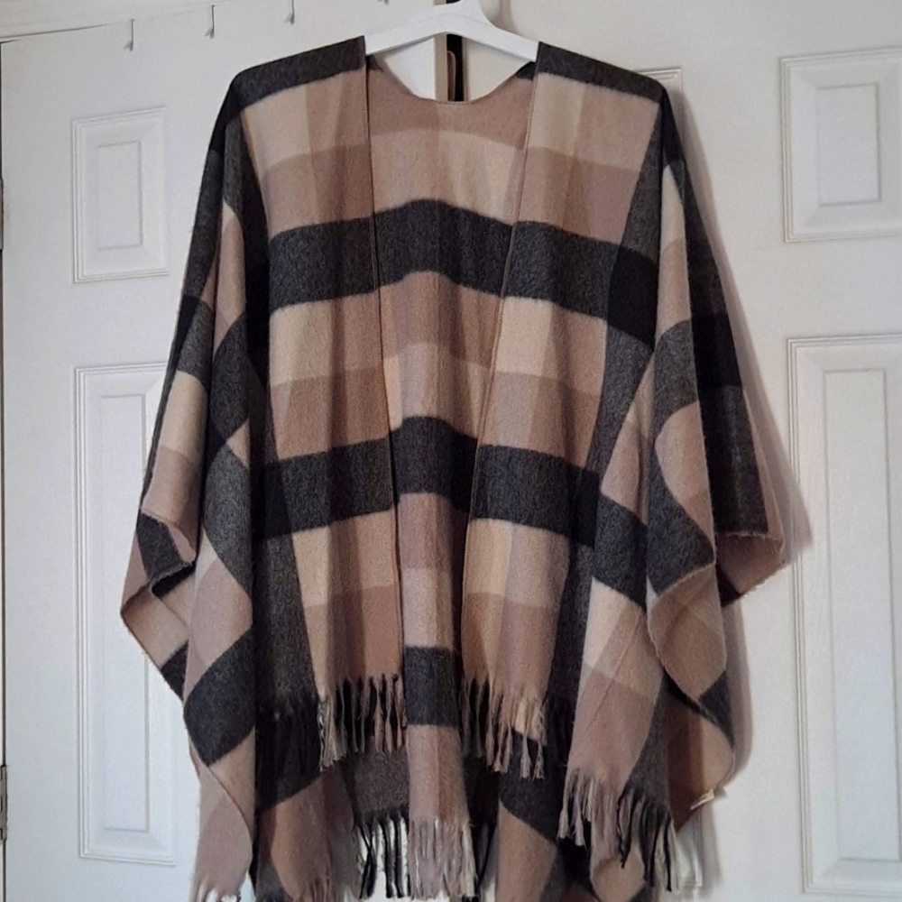 Women's Neutral Plaid Cardigan/Shrug - One Size